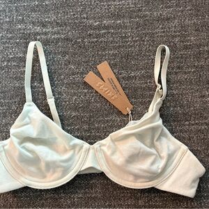 34B SKIMS bra bundle.